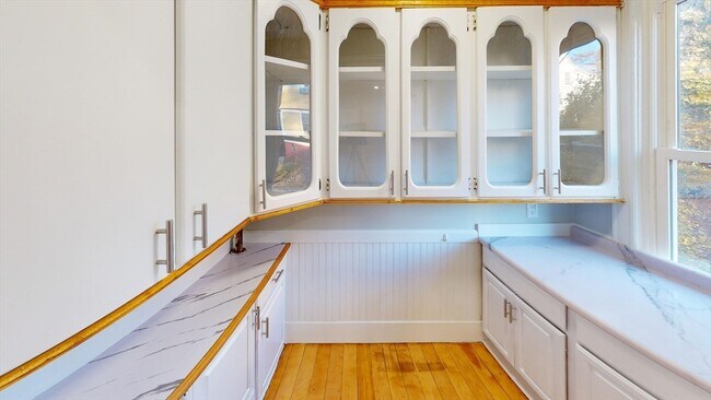 Building Photo - 168 Oak St