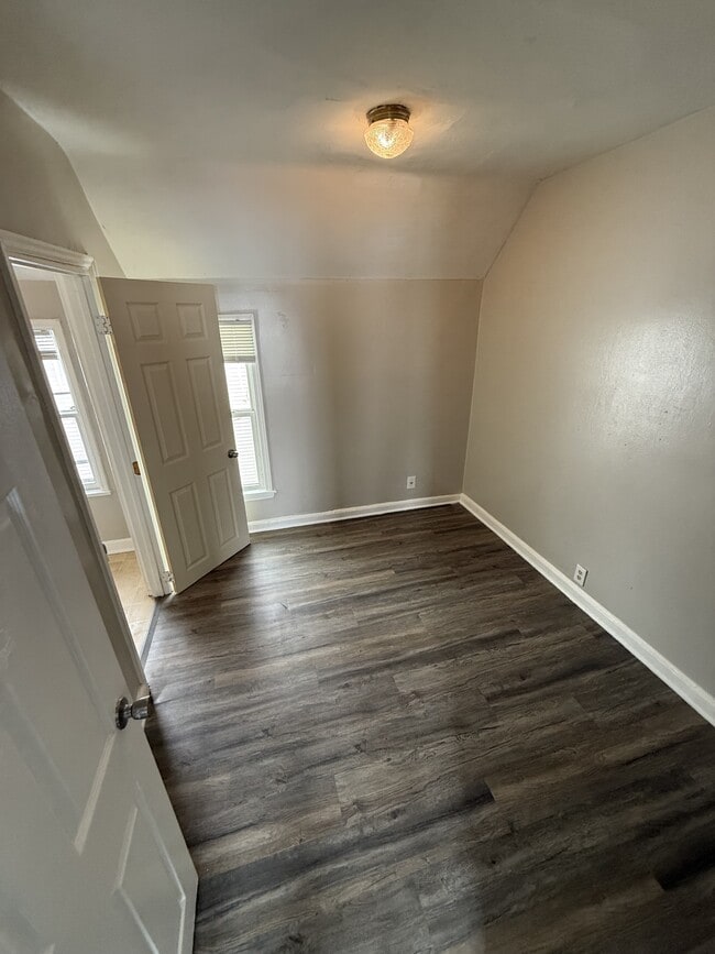 Building Photo - 473 Sherburne Ave