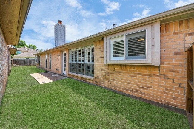Building Photo - 12407 Meadow Ridge Dr