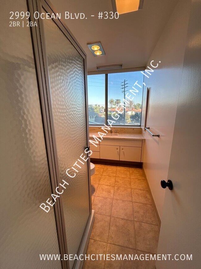 Building Photo - Large, Pet-Friendly Condo with Ocean Views...