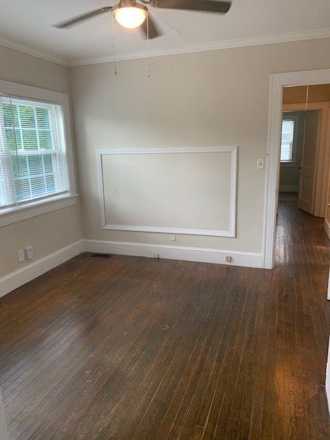 Building Photo - 301 S Oak St