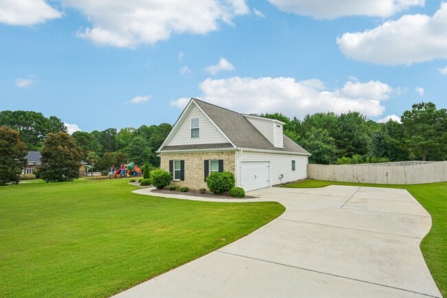 Building Photo - 1121 Birchwood Dr