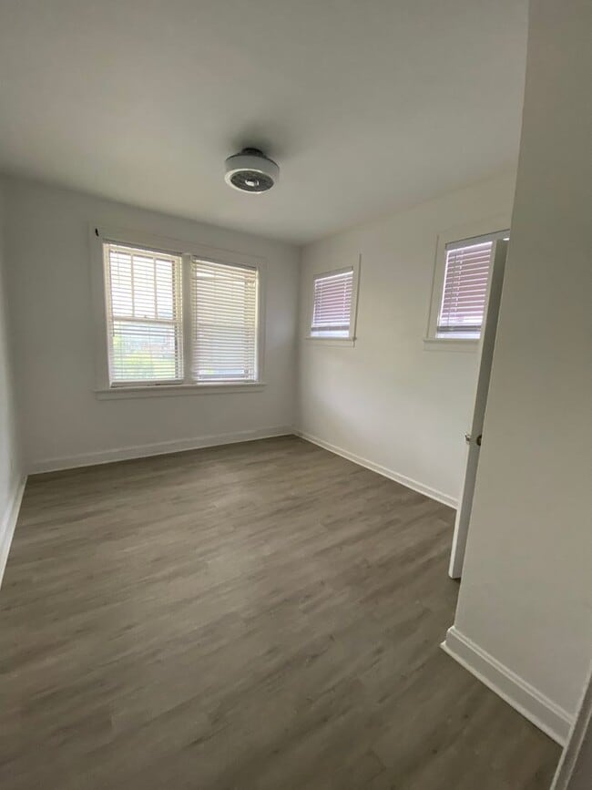 Building Photo - Charming 3 Bedroom Home!