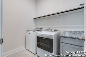 Building Photo - 1114 Aidenbaum