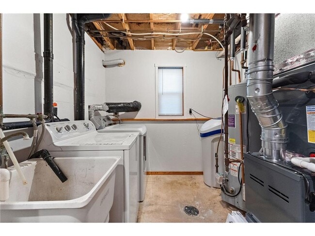 Building Photo - 13753 Glenhurst Ave