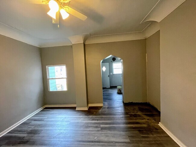 Building Photo - 2/3 bed 1 bath - South Oakland, newly updated, central air, washer/dryer