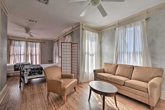 Building Photo - 2901 Broadway Avenue J