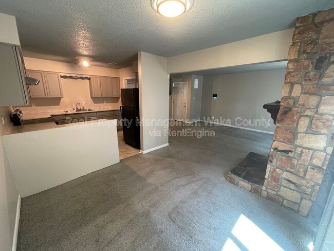 Building Photo - 4702 Walden Pond Dr