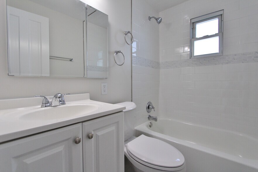 Bathroom - 552 Cumberland St