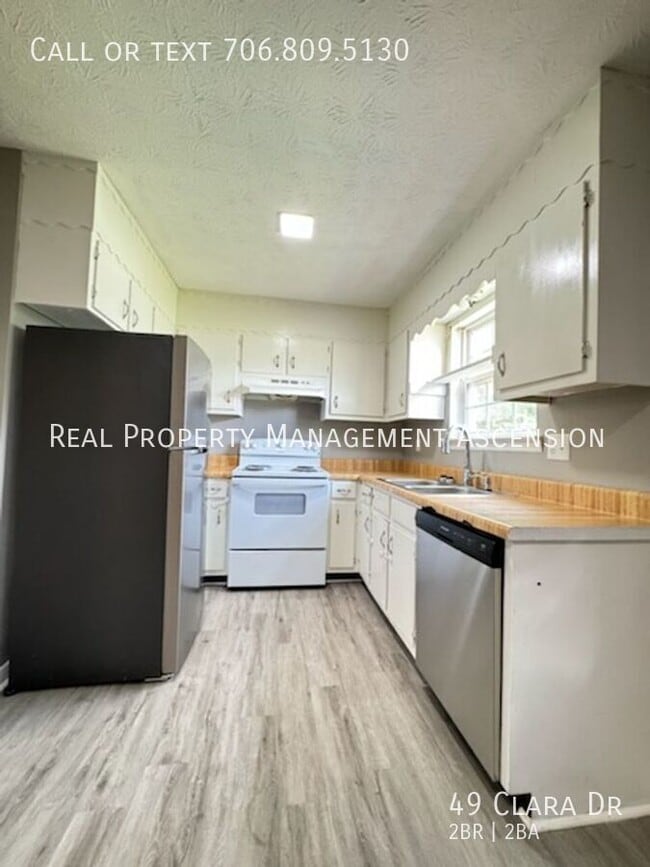 Building Photo - 49 Clara Dr
