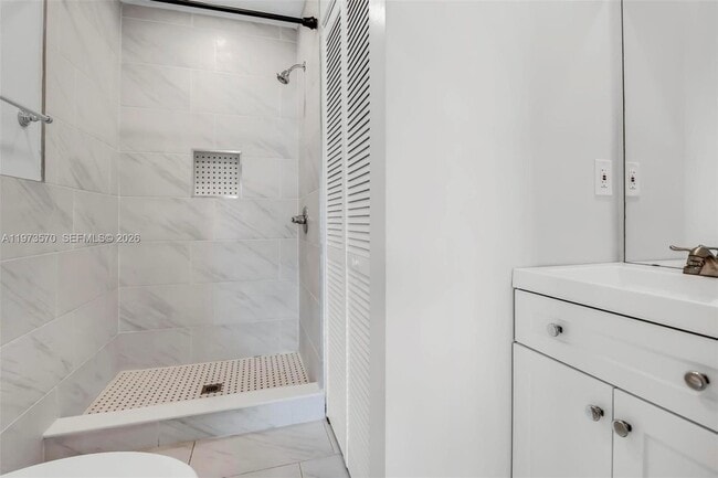 Building Photo - 1130 N 70th Ave