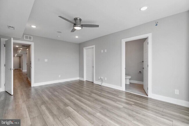 Building Photo - 419 W Cumberland St