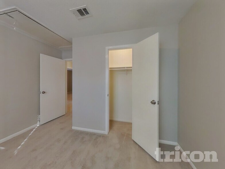 Building Photo - 5711 Kiowa Timbers Dr