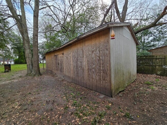 Building Photo - 776 Kenyon Ave