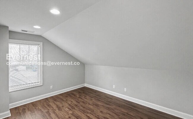 Building Photo - Spacious 3 Bed, 2.5 Bath Home with 2 Car Garage