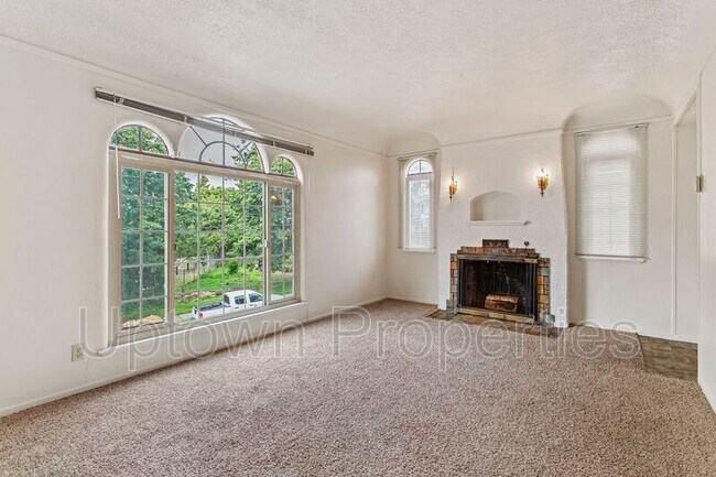Building Photo - 1322 NE 68th Ave