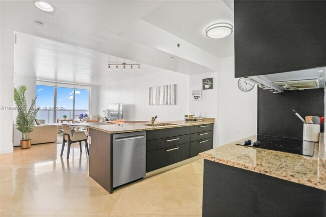 Building Photo - 1830 S Ocean Dr