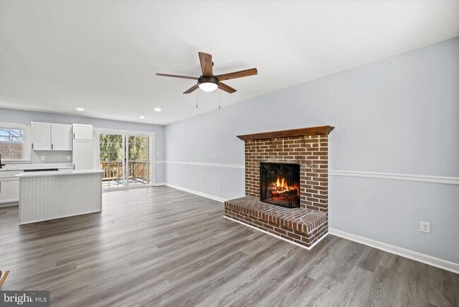 Building Photo - 2402 Raintree Ave