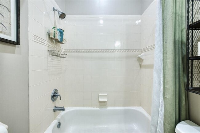 Building Photo - 545 SW 18th Ave