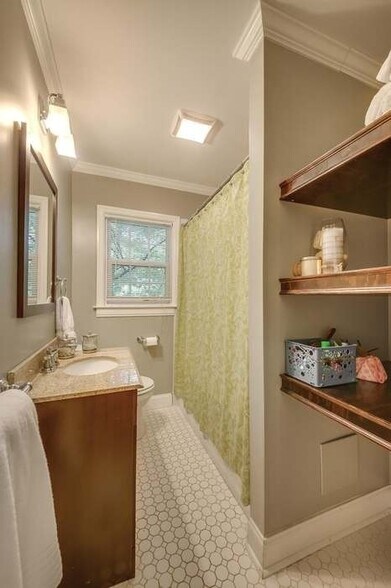 Main bathroom - 3530 Dell Trail