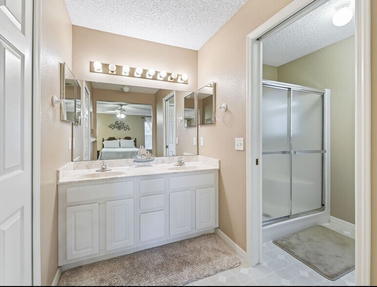 Building Photo - 32937 Enchanted Oaks Ln