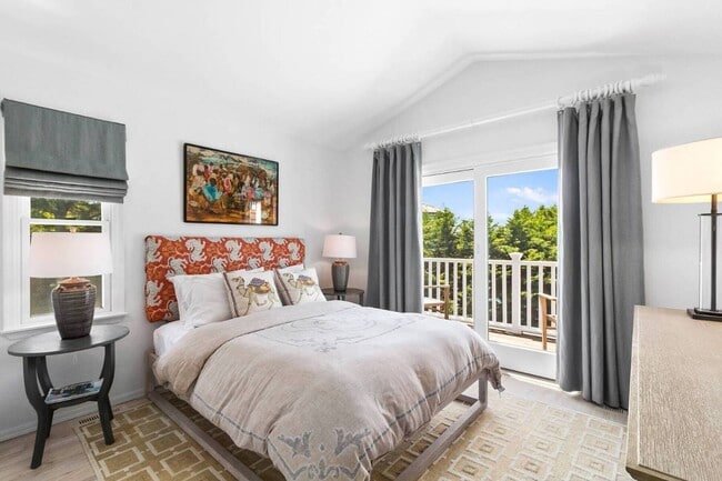 Building Photo - 114 Narod Blvd