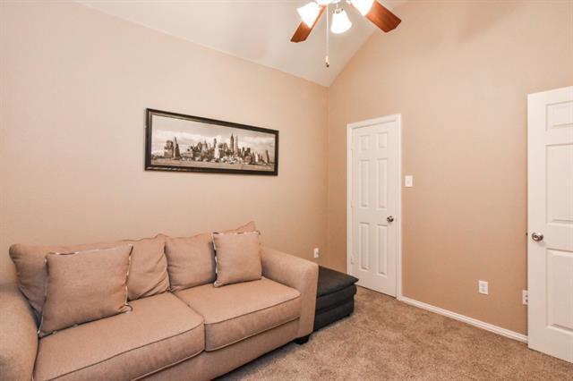 Building Photo - 1700 Bluebird Dr