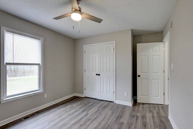 Building Photo - 2481 Clarksville Rd