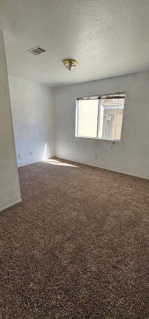 Building Photo - Silver Creek Home 3 Bed 2 Bath + Office