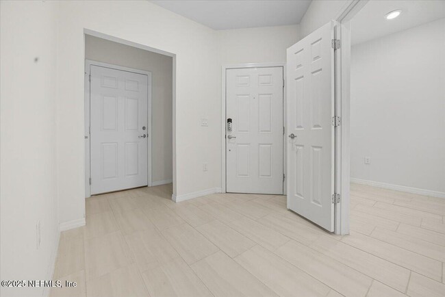 Building Photo - 483 Orchard Pass Ave