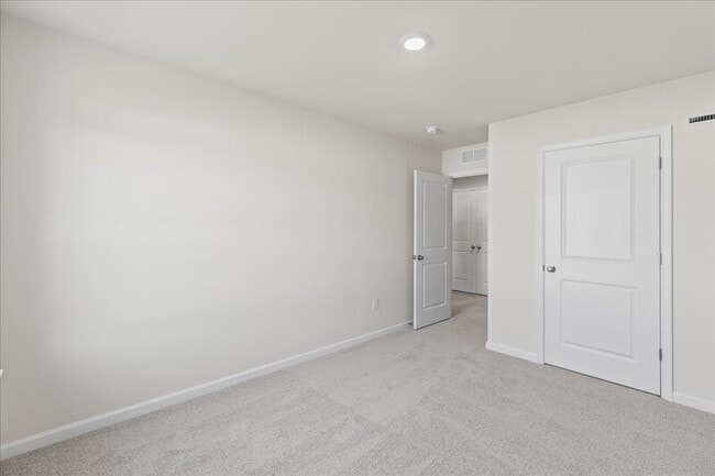 Building Photo - 15 Whaler Dr