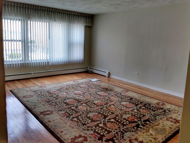 Building Photo - 9511 Lawrence Ct