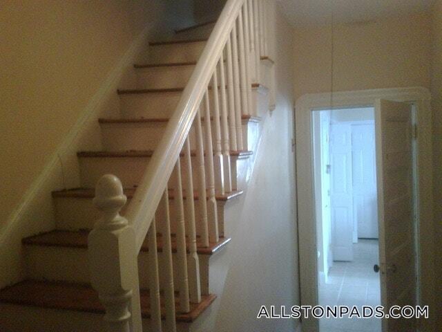 Building Photo - 40 Hooker St