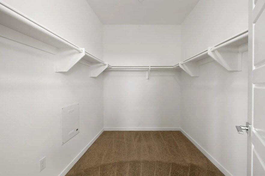 Building Photo - 370 Broadway Dr