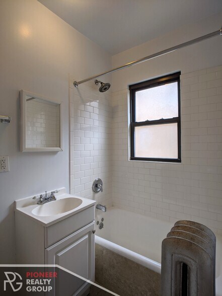 Building Photo - 2648 N Spaulding Ave