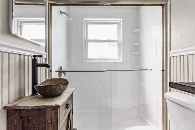 Building Photo - AVOID SCAMMERS!! WE DO NOT POST ON CRAIGSL...