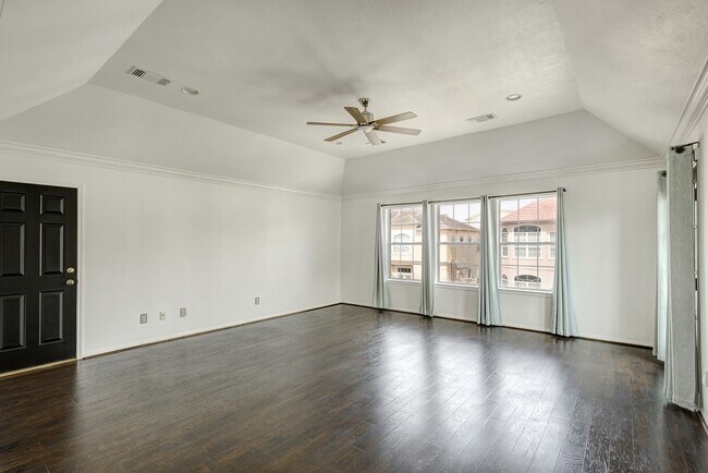 Building Photo - 5207 Blossom St