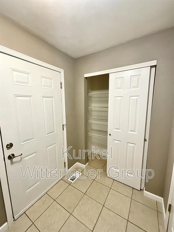 Building Photo - 48 Oak Pointe Cir