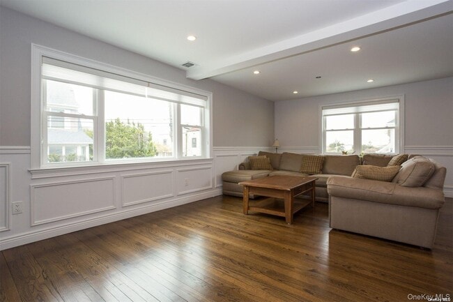 Building Photo - 44 Buxton St