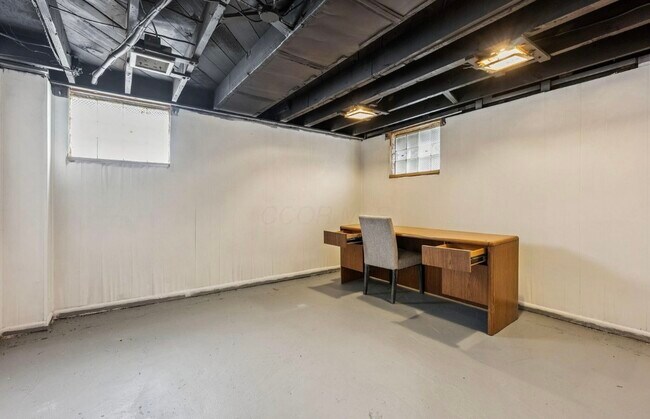 Building Photo - 1066 Kelton Ave