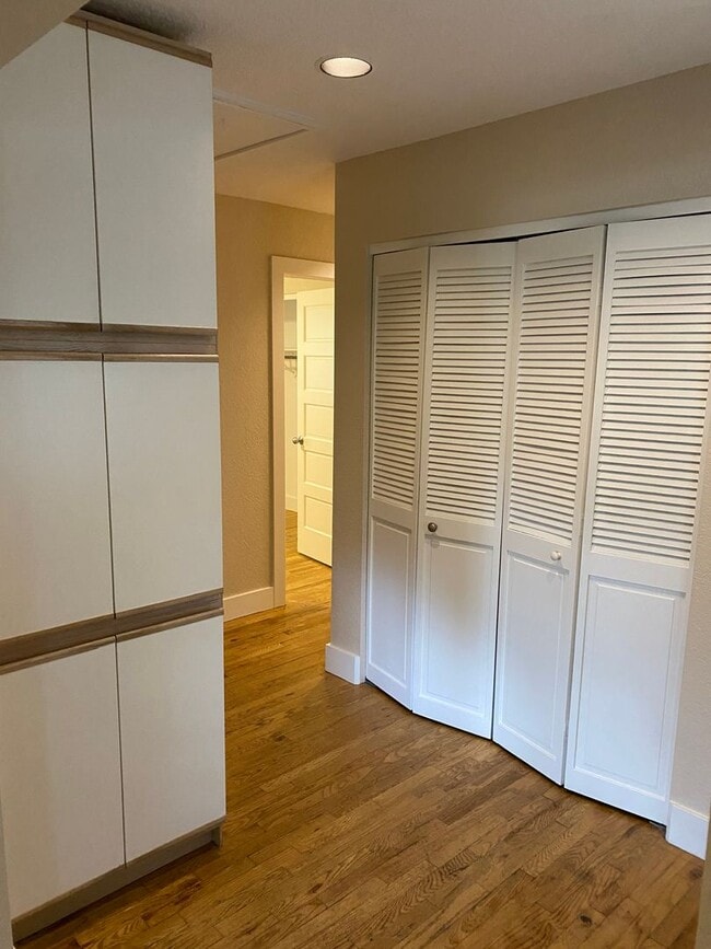 Building Photo - Available for 2026-2027 Fall Pre-Leasing! ...