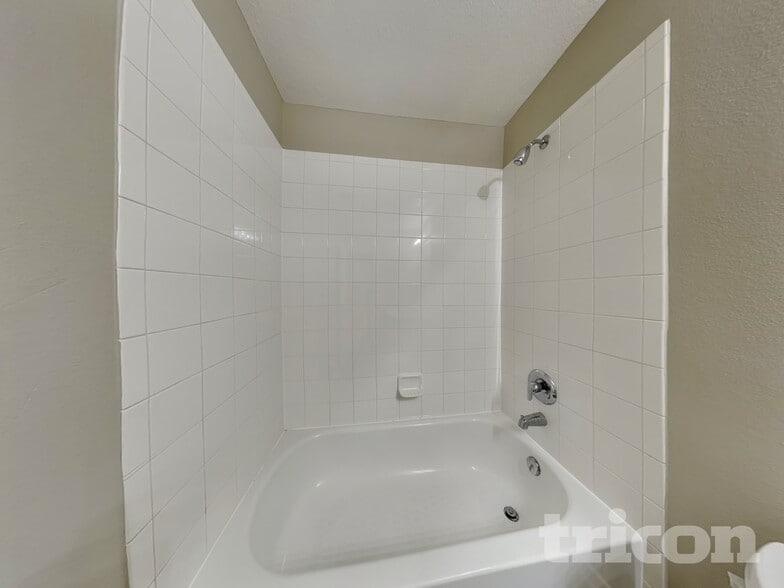 Building Photo - 5703 Straight Way