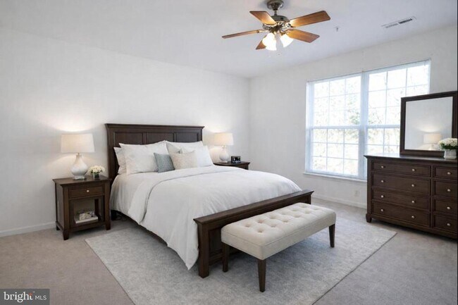 Building Photo - 400 Symphony Cir