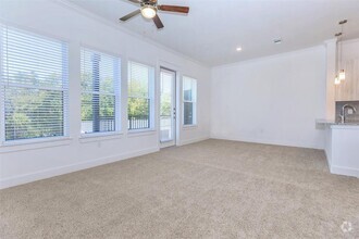 Building Photo - 3030 Greenbusch Rd