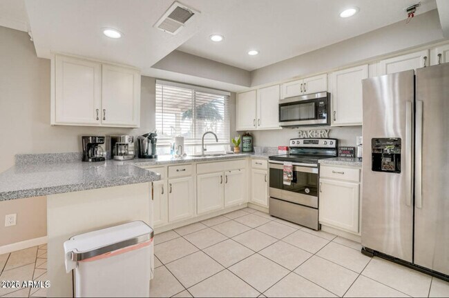 Building Photo - 9819 N 67th Dr