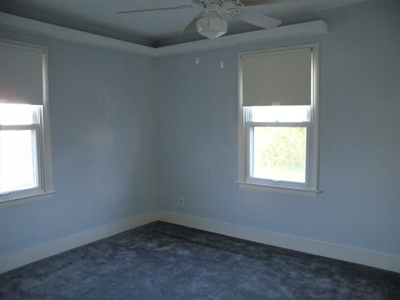 South facing room - 5138 9th St N