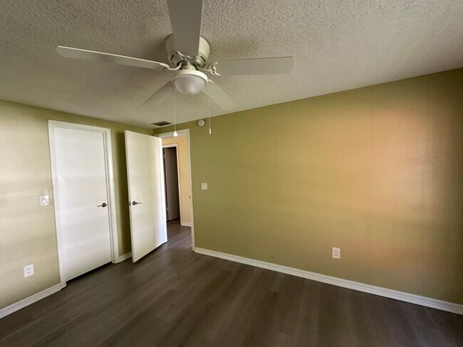 Building Photo - Hillpoint Way