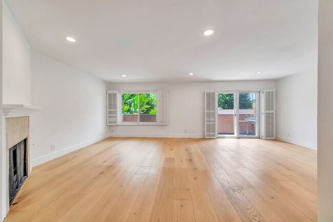 Building Photo - 4424 Coldwater Canyon Ave