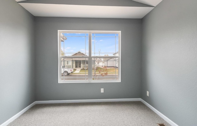 Building Photo - *FIRST MONTHS RENT FREE* 3 BED, 2 BATH MOD...