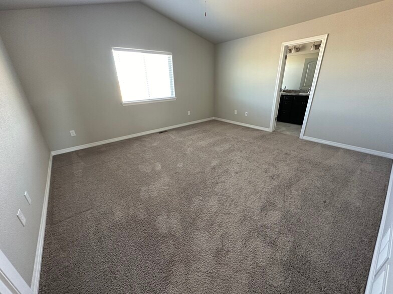 Building Photo - 9960 Castor Dr